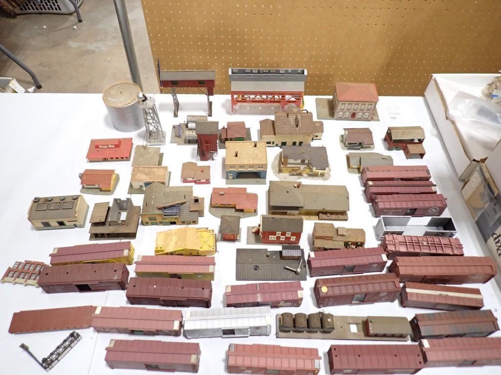Model Train Cars, Model Railroad Accessories, Buildings, Etc (1 of 17)