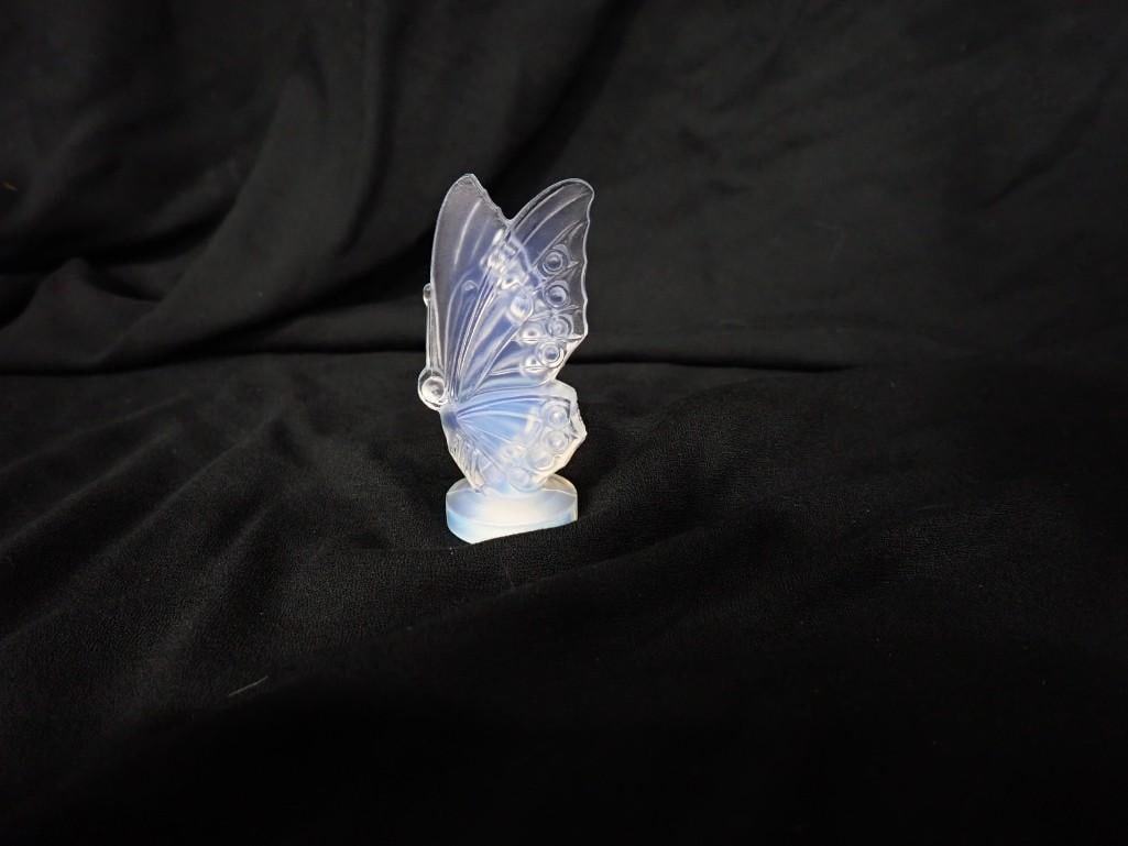 Sabino Paris Opalescent Glass Butterfly Figure Signed on the Bottom: Sabino Paris Opalescent Glass Butterfly Figure Signed on the Bottom