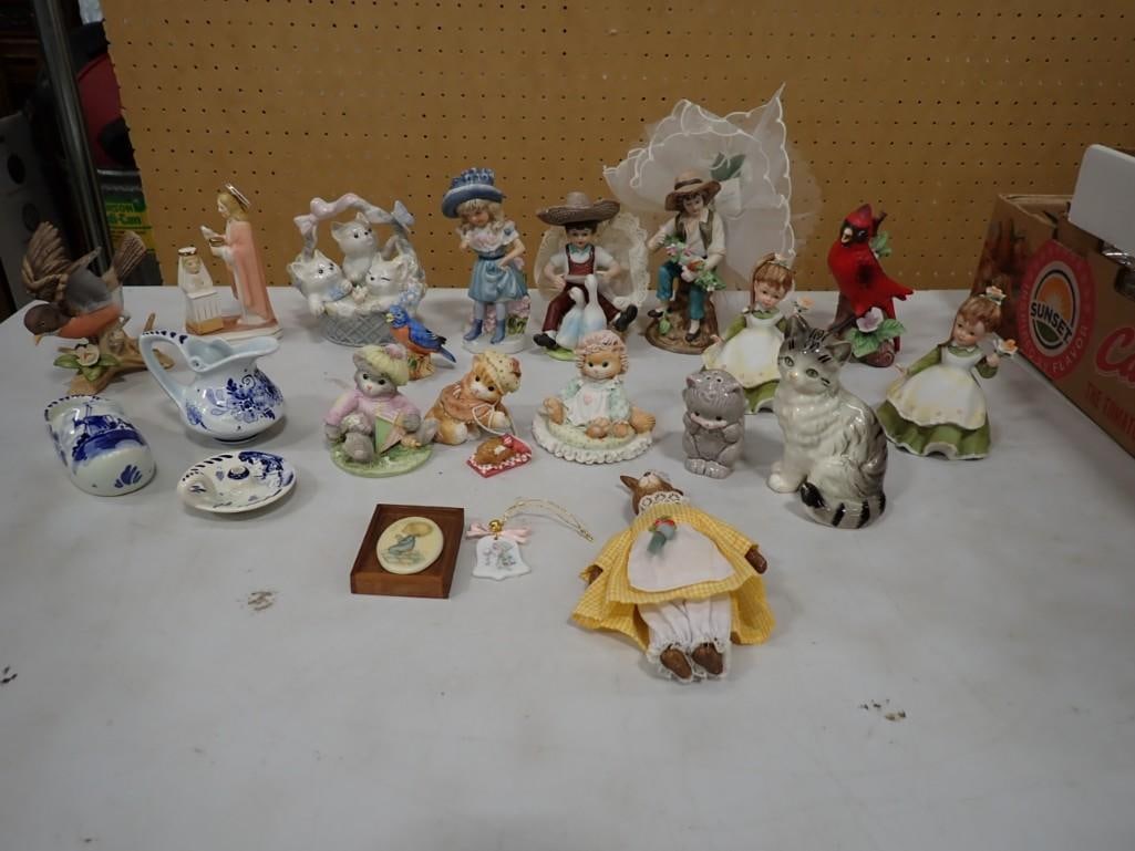 Ceramic / Porcelain Figurines / etc. (1 of 13)