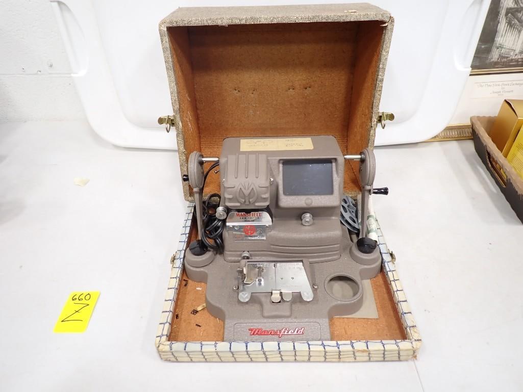 Mansfield 8mm Film Editor with Case Vintage Electronic (1 of 15)