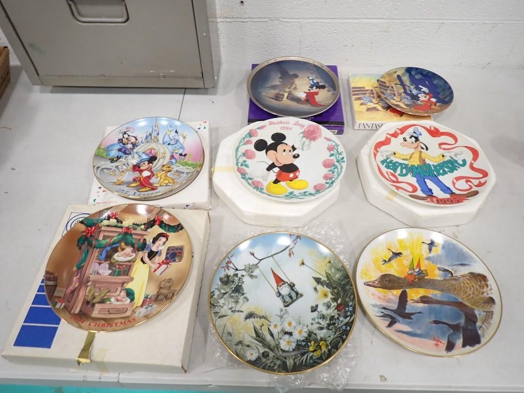 Lot of 8 Walt Disney and Gnome Collector Plates - some with boxes (1 of 7)