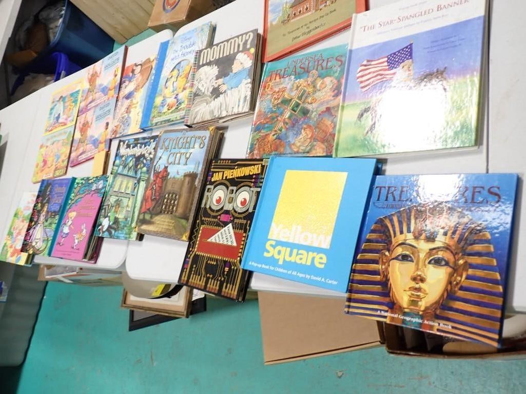 Lot of Pop Up Books incl Alice in Wonderland, Beauty and the Beast, Winnie the Pooh, (1 of 13)