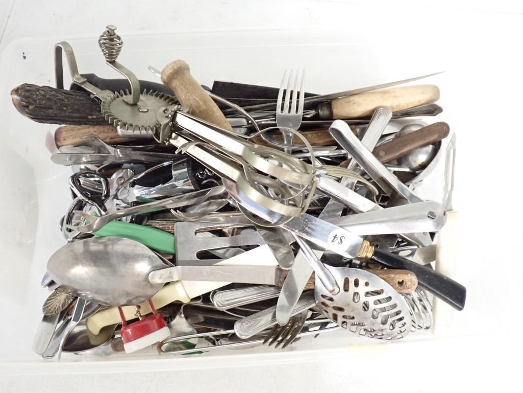 Kitchen Utensil Lot incl Vintage Serving, etc: Kitchen Utensil Lot incl Vintage Serving, etc