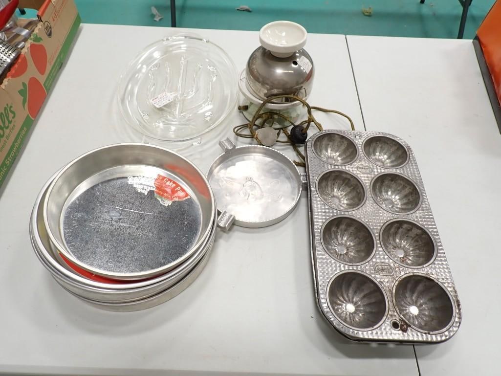 Vintage Kitchen Lot incl NOS Cake Pans, Etc (1 of 5)