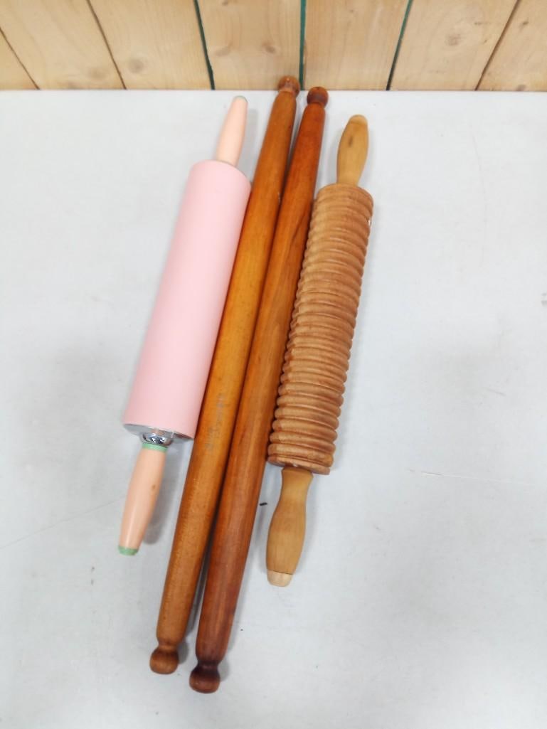 Lot of Rolling Pins and a Pasta Cutter Rolling Pin (1 of 2)