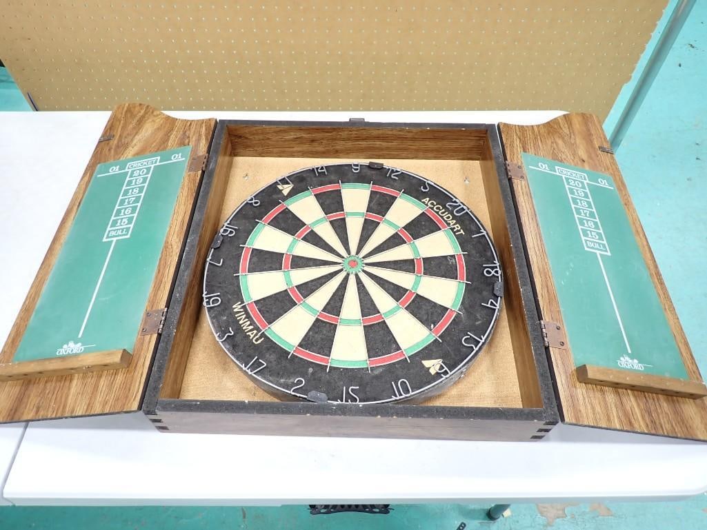 Cheers Dart Board with Wooden Case and door hinges (1 of 3)