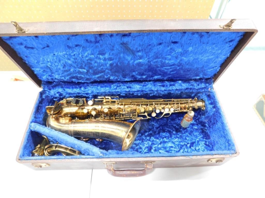 Vintage Holton Ideal Alto Saxophone with Case (1 of 9)