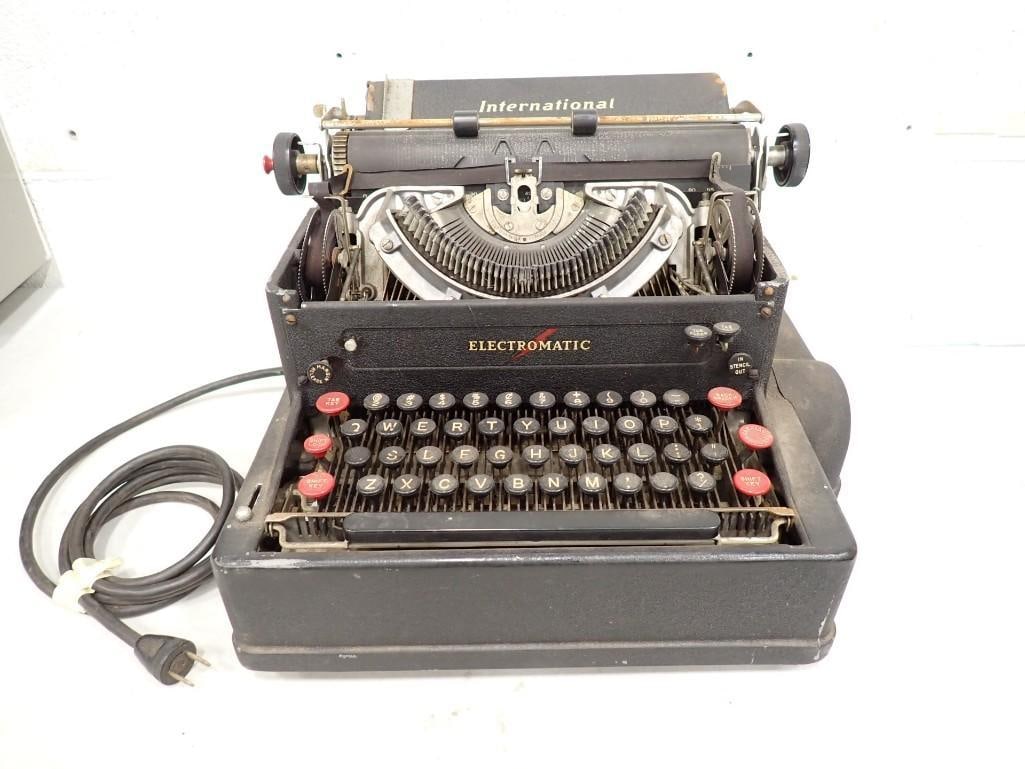 Vintage International Electromatic Typewriter: Vintage International Electromatic Typewriter . Condition: untested