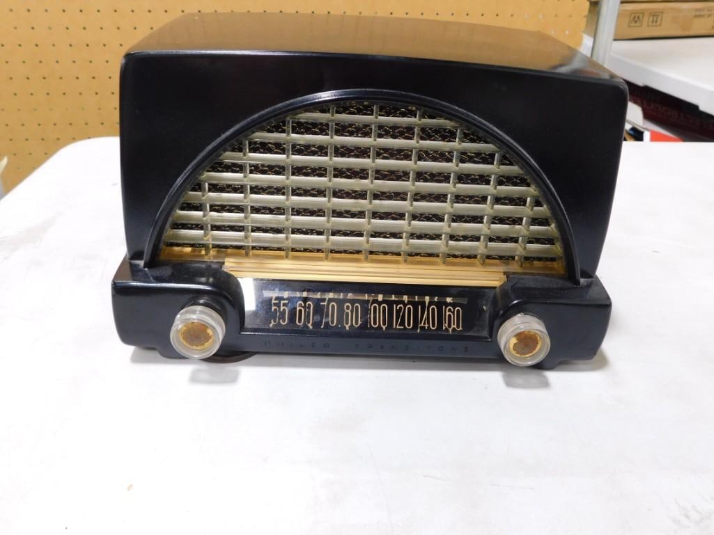 Vintage Philco Tube Radio Model 51-532-123 (1 of 5)