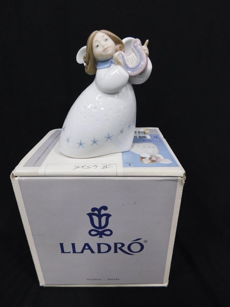 Lladro Lira Celestial 6528 Little Angel with Lyre Porcelain Figurine with Original Box: Lladro Lira Celestial 6528 Little Angel with Lyre Porcelain Figurine with Original Box Signed on the Bottom