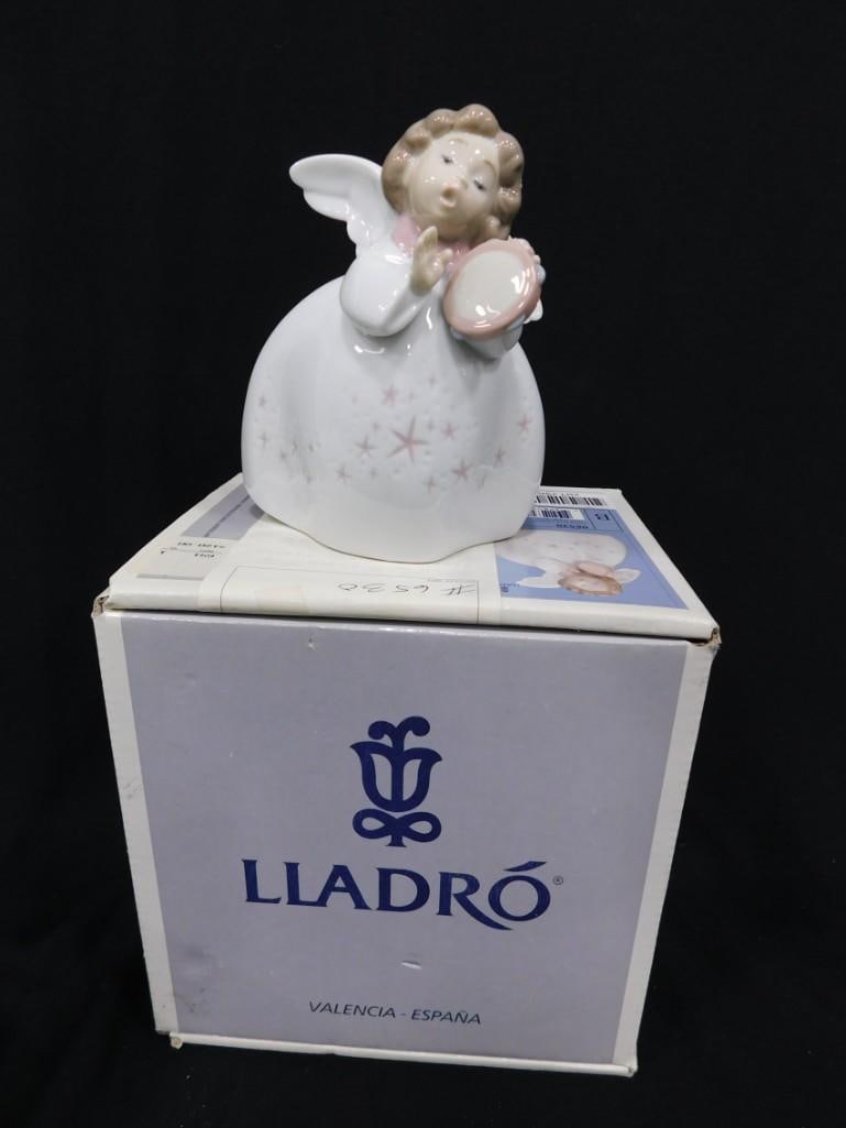 Lladro Pandereta Celestial Little Angel with Tambourine 6530 Figurine with Original Box: Lladro Pandereta Celestial Little Angel with Tambourine 6530 Figurine with Original Box . Signed on the bottom