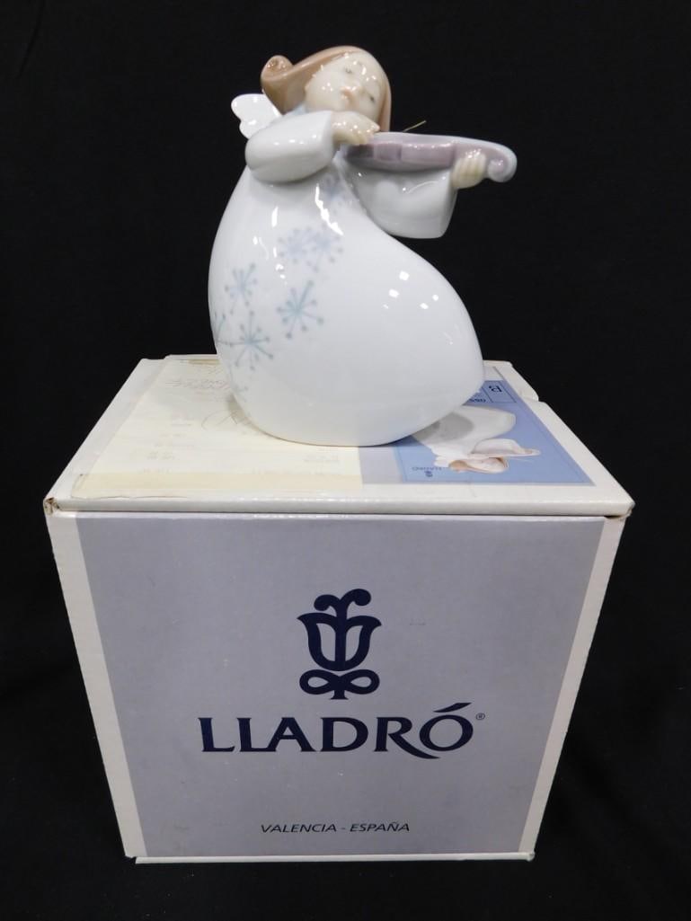 Lladro Violin Celestial Little Angel with Violin 6529 in Original Box Signed on the Bottom: Lladro Violin Celestial Little Angel with Violin 6529 in Original Box Signed on the Bottom