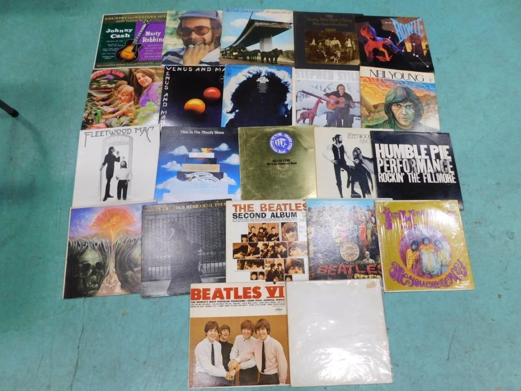 23 Vinyl Records 33 RPM LPs incl The Beatles, Jimi Hendrix, Neil Young, Moody Blues, (1 of 8)
