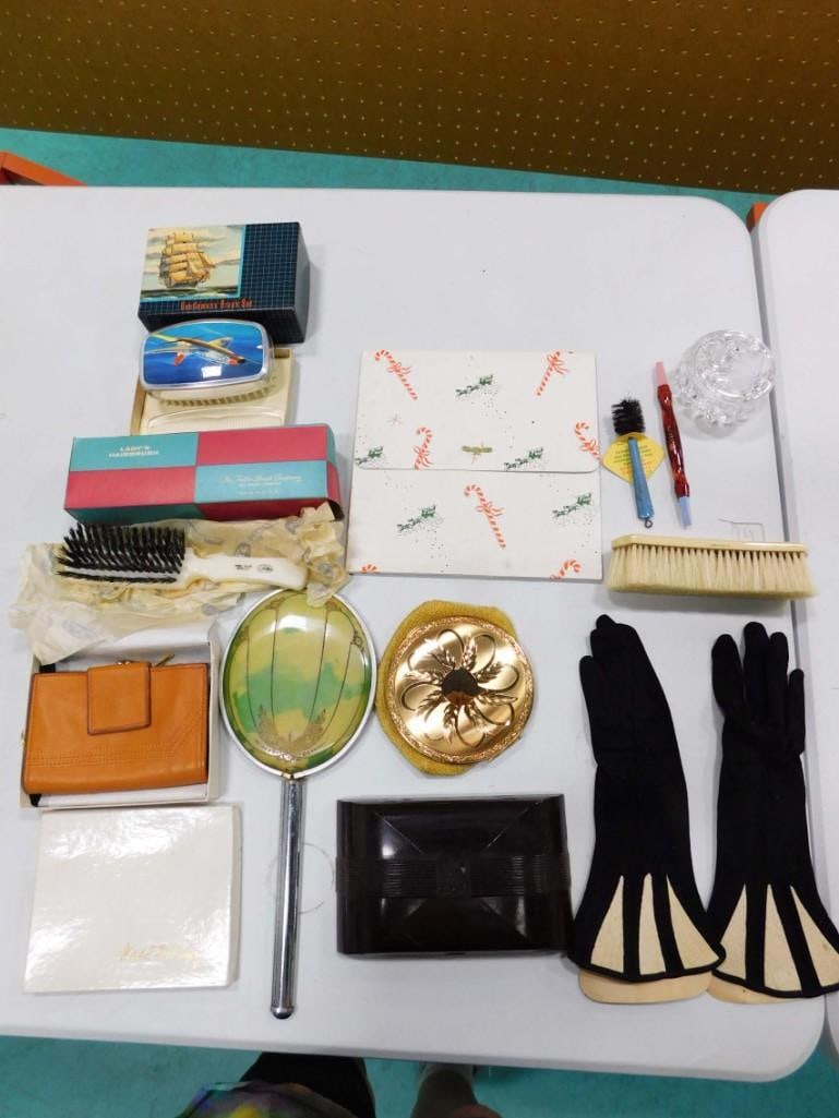 Vtg Women's Accessories, Cutex Nail Polish Set in Bakelite Case, Brushes, Etc Lot (1 of 10)