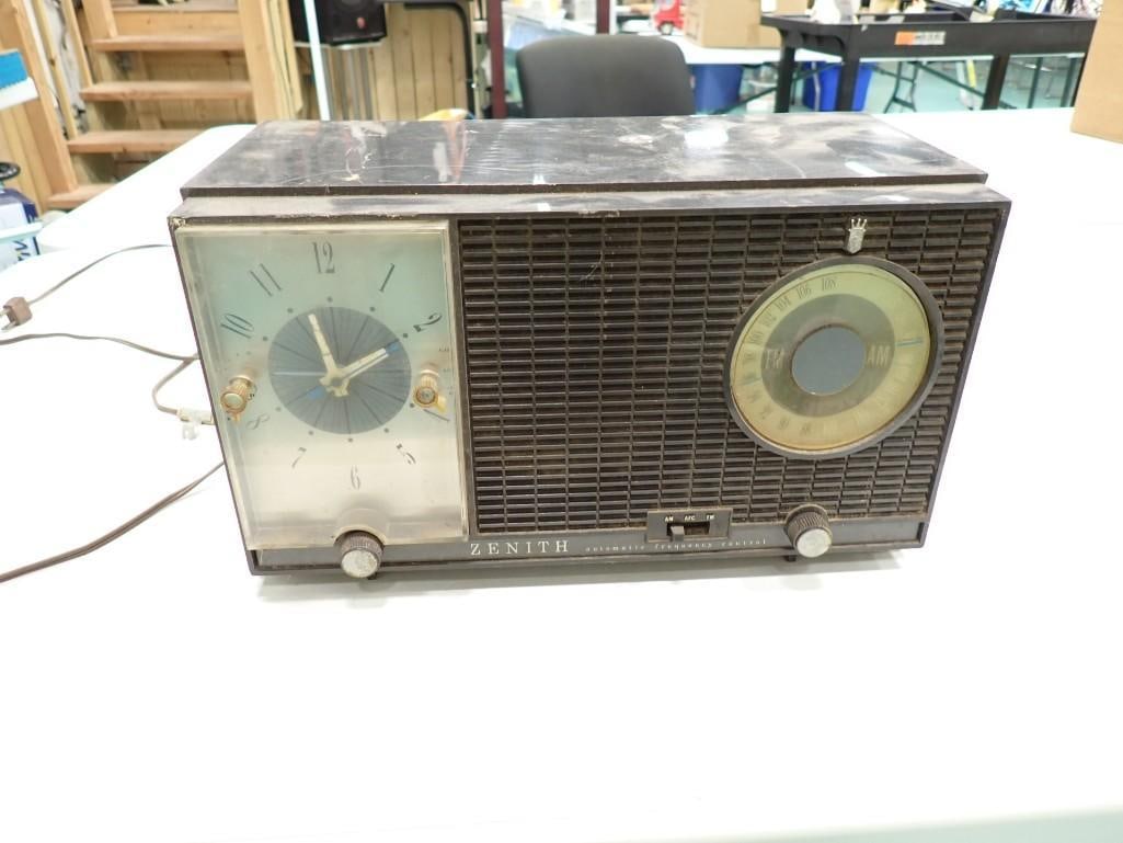 Zenith AM FM Alarm Clock Radio: Zenith AM FM Alarm Clock Radio Condition: the clock works but we couldn't get the radio to work.