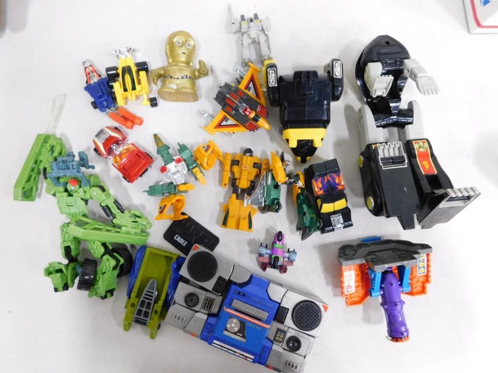 Small Toys incl Star Wars R2D2, Vtg 1984 Tai Fong Robotic Radio, etc (1 of 8)