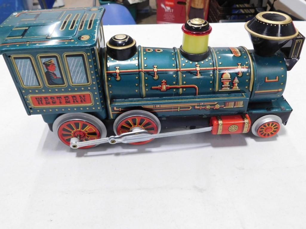 Vintage Tin Toy Battery Operated Train Locomotive (1 of 5)