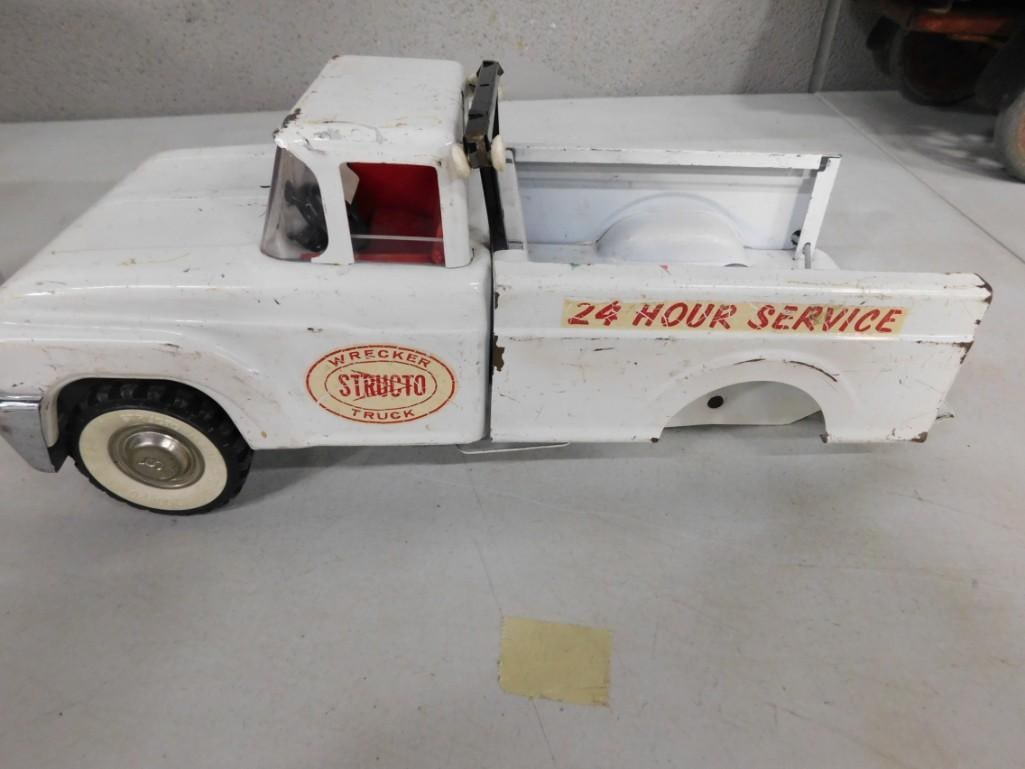 Vintage Structo Pressed Steel Wrecker Truck (1 of 6)