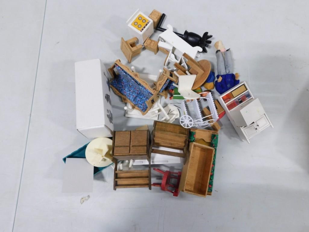 Lot of Dollhouse Furniture and Accessories: Lot of Dollhouse Furniture and Accessories