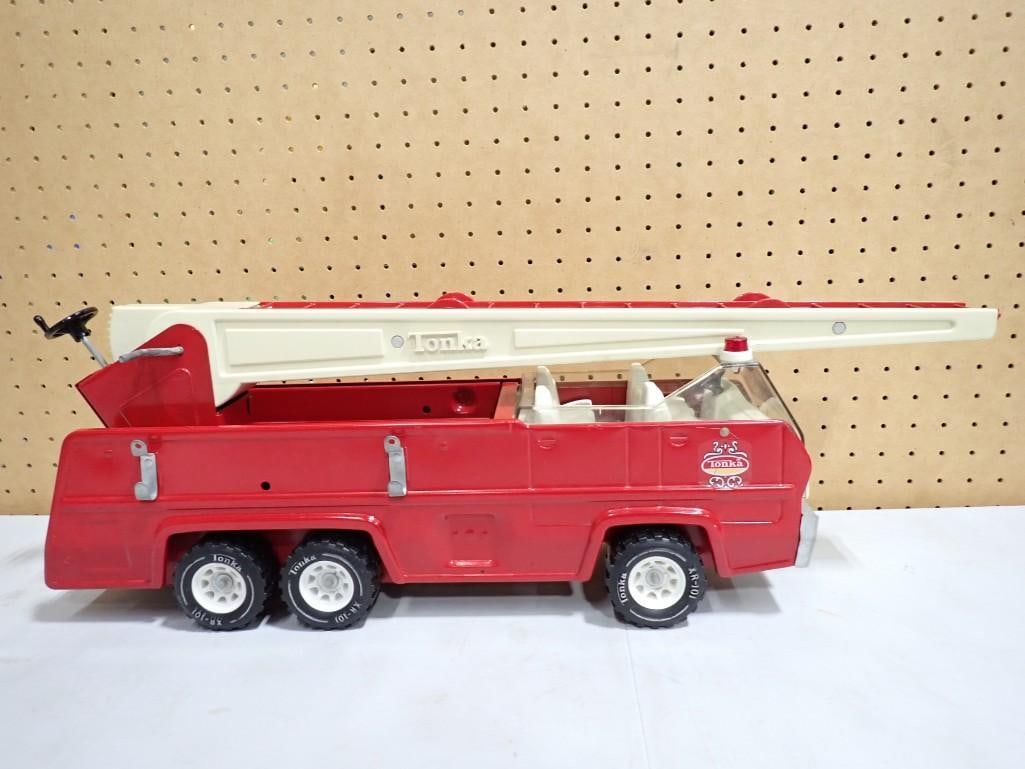 Vintage Tonka Pressed Steel Fire Engine or Fire Truck (1 of 9)