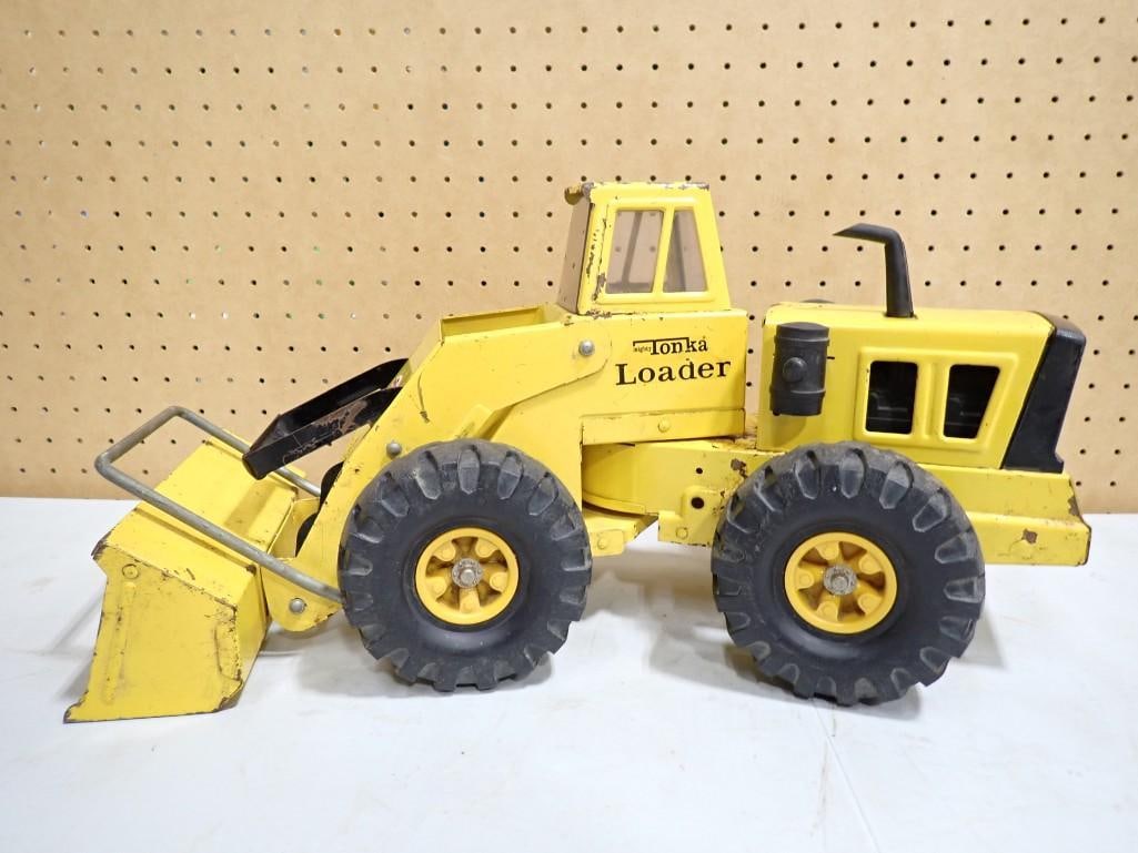 Vintage Tonka Pressed Steel Front End Loader (1 of 10)