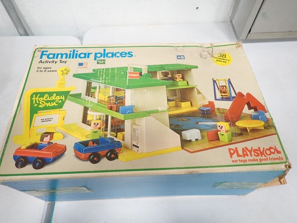 Vtg 1974 Playskool Holiday Inn Familiar Places #480 Play Set with Box (1 of 8)