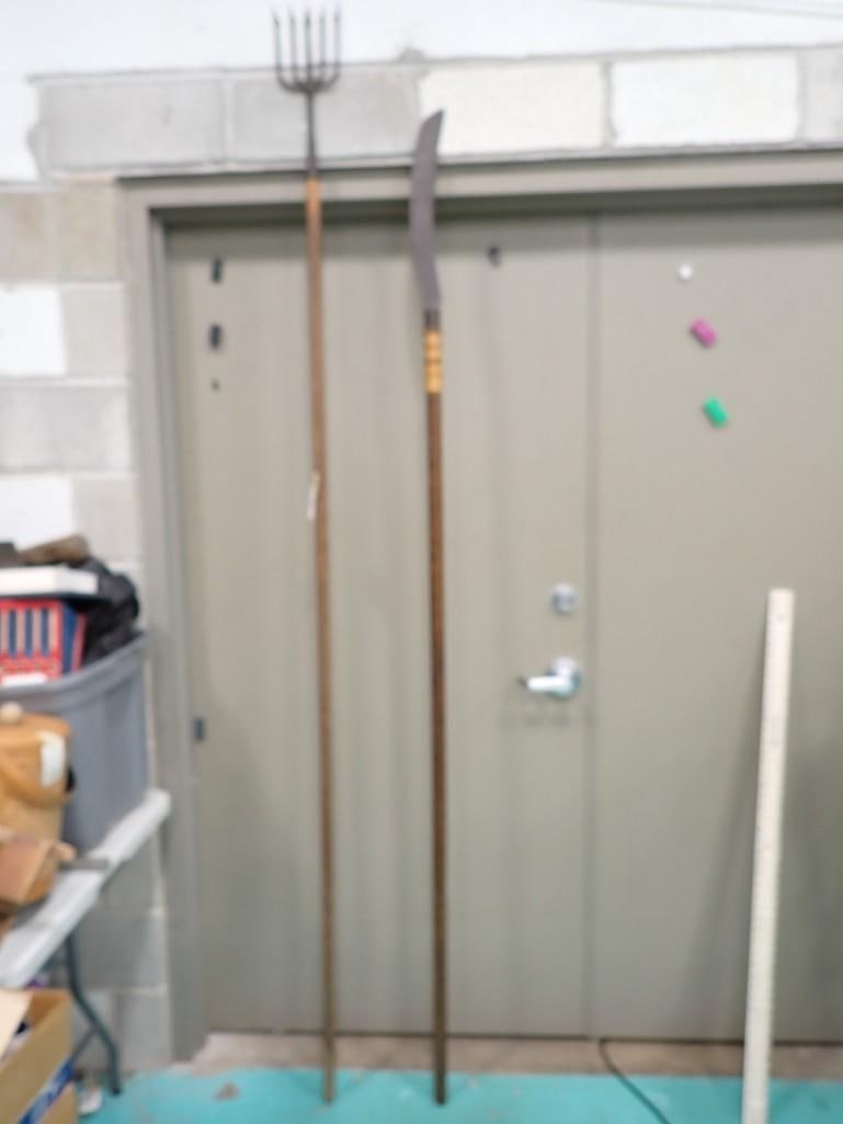 Antique Barbed Gaff Eel Spear and blade with long stick (1 of 7)