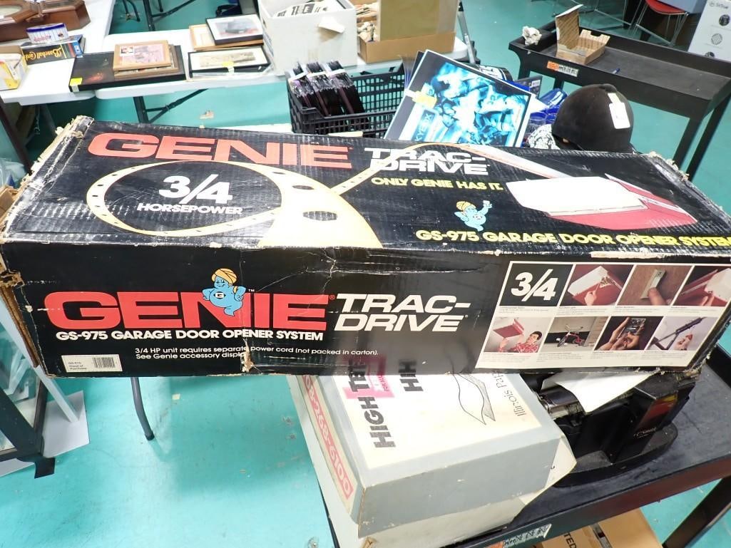 Genie GS-975 3/4 HP Garage Door Opener (1 of 6)