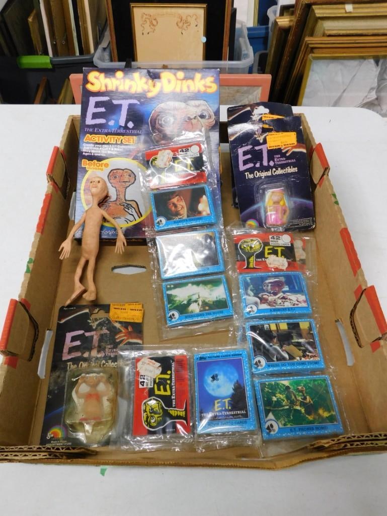 Vintage E.T. Lot including Shrinky Dinks, Collectible Figurines , Movie Trading Cards mostly origina (1 of 5)
