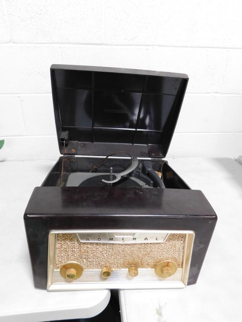 Vintage Admiral RC626A-1 Record Player radio (1 of 4)