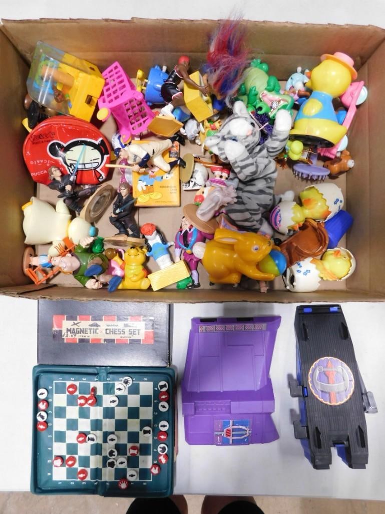 Small Toys incl Figures, Beanie Baby Cat, etc: Small Toys incl Figures, Beanie Baby Cat, etc Condition: chess is unchecked for completeness. Includes everything that you see in the pictures