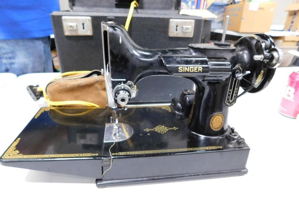 Vintage Singer Featherweight Sewing Machine with Case (1 of 20)
