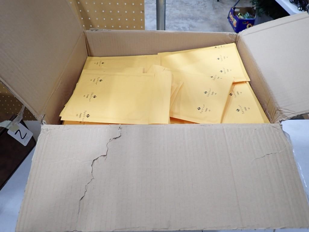 Open Case of 6x10 Bubble Mailer Envelopes: Open Case of 6x10 Bubble Mailer Envelopes . Case may not be quite full.