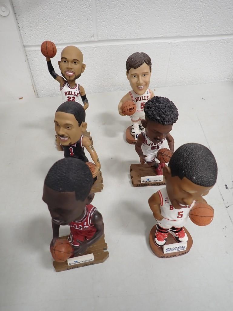 6 Chicago Bulls Bobbleheads: 6 Chicago Bulls Bobbleheads Condition: derrick Rose's head seems to be on backward and Jalen Rose has scuffs/marks on his face, hair, and ball