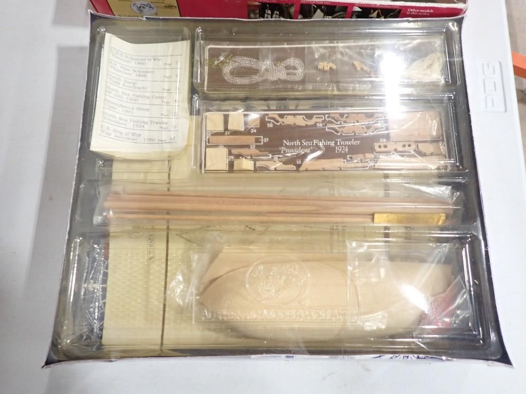 Vintage Fishing Trawler Model Boat Kit (1 of 3)