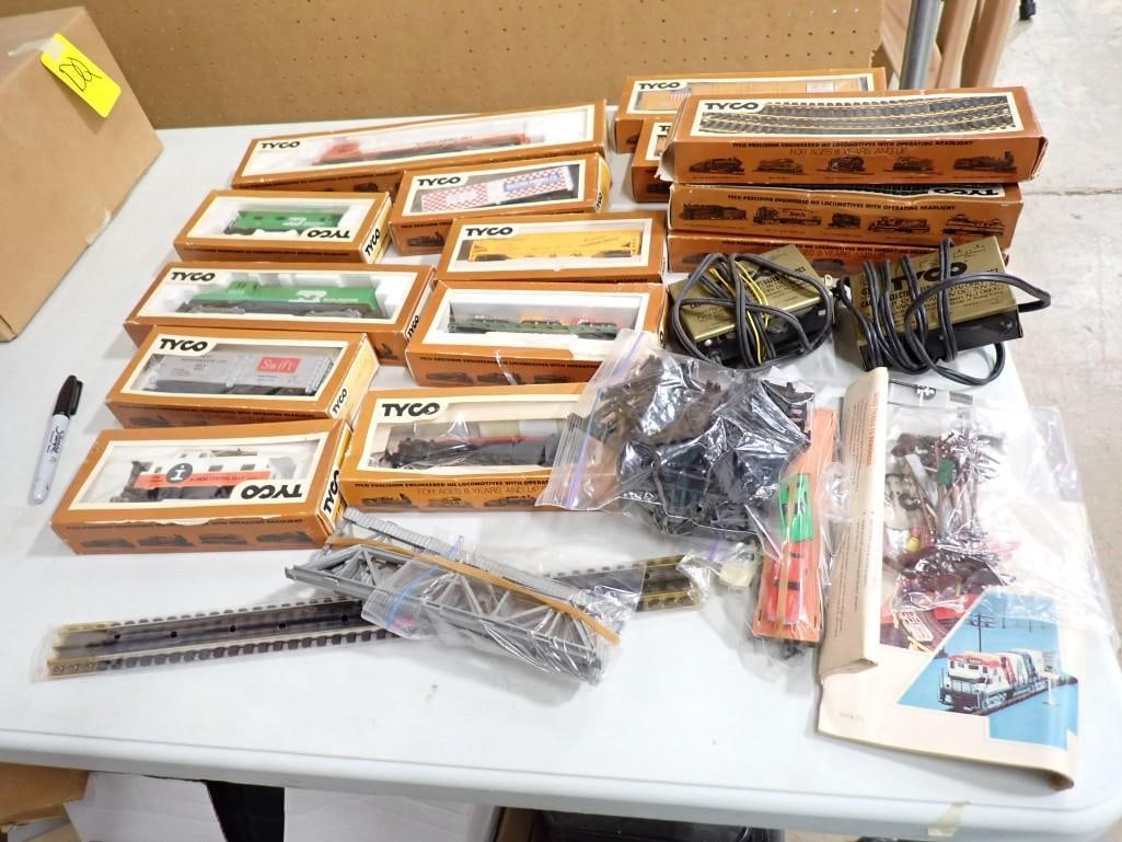 Model Train Cars, Track, Transformers, Etc Mostly Tyco (1 of 5)