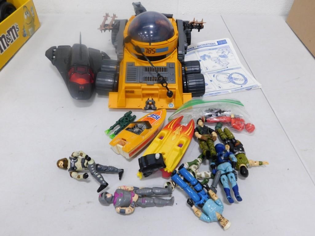 Vtg 1980s Hasbro GI Joe Destro's Razorback, Dark Raven Drone 3.75" Figures Lot: Vintage 1980s Hasbro GI Joe Destro's Razorback, Dark Raven Drone 3.75" Figures Lot. Includes 80's Destro's Razorback with instruction, Night Raven drone & 3.75" figures, Lanard