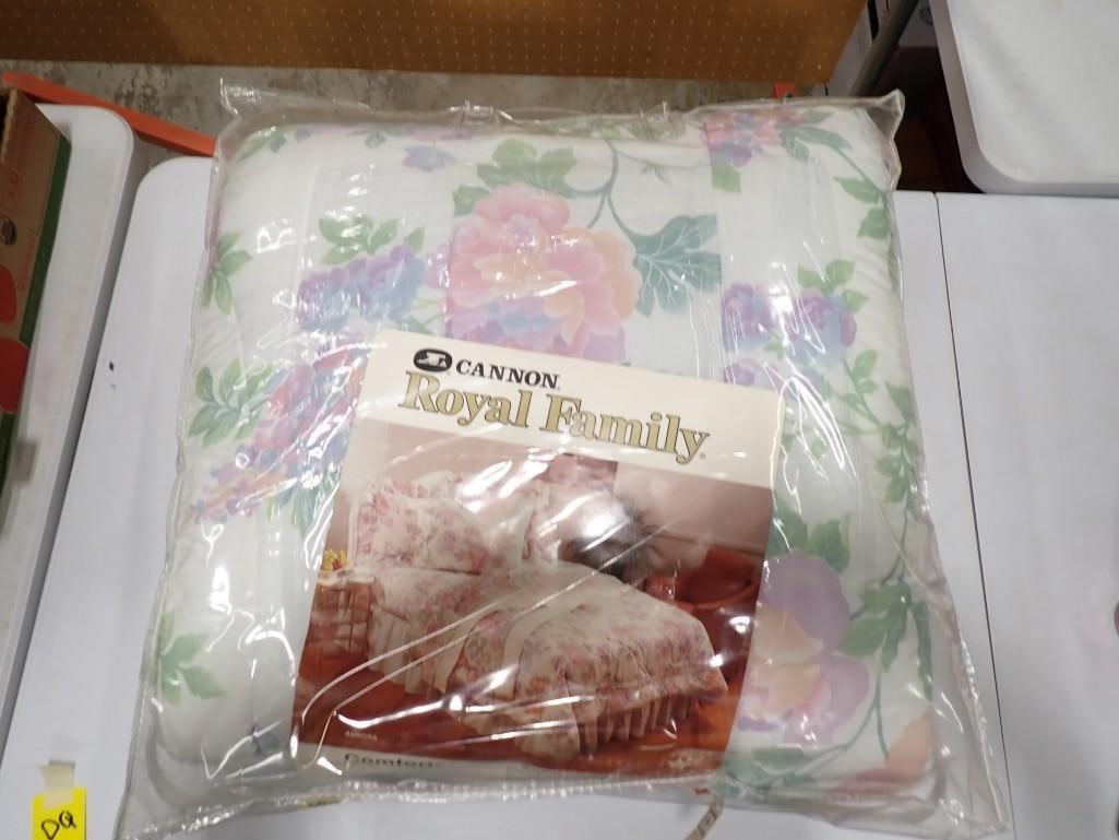 Cannon Queen Size Comforter Royal Family Floral Design (1 of 4)