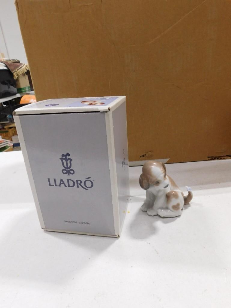 Lladro GEntle Surprise Dog Figurine 6210 with Original Box (1 of 7)