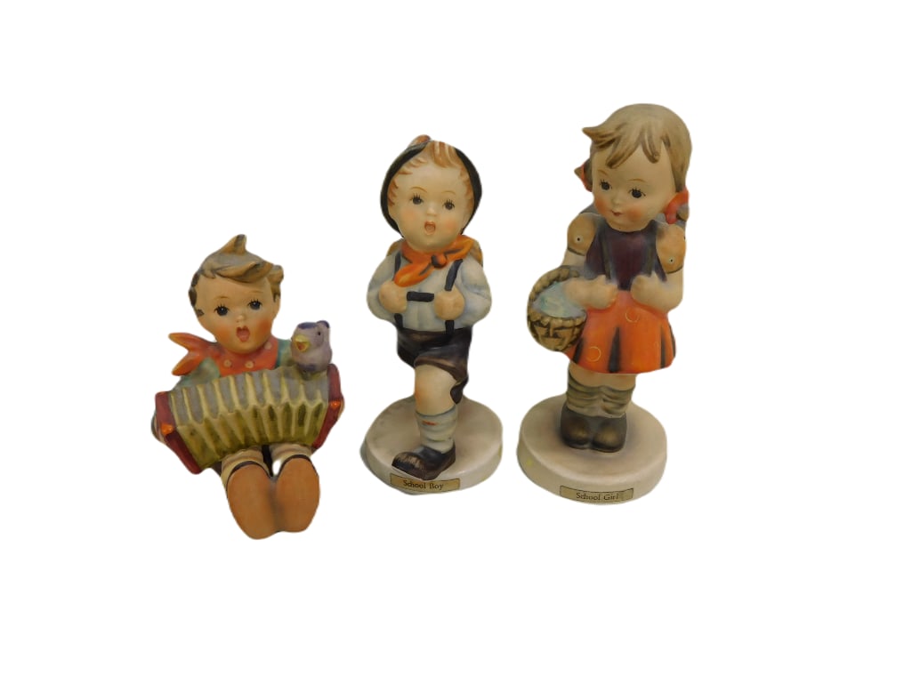 Lot of 3 Hummel Figurines: Lot of 3 Hummel Figurines . Condition; no chips or cracks