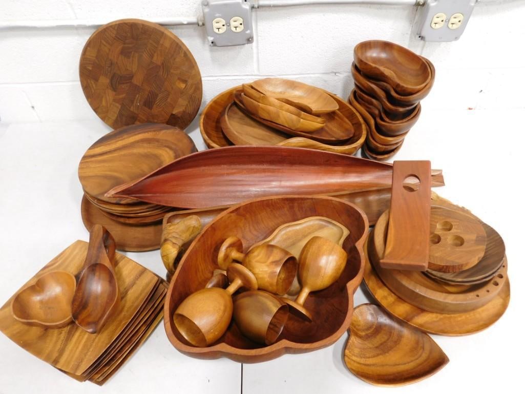 Large Lot of MCM Teak / Walnut Dishes, Bowls, Etc (1 of 15)