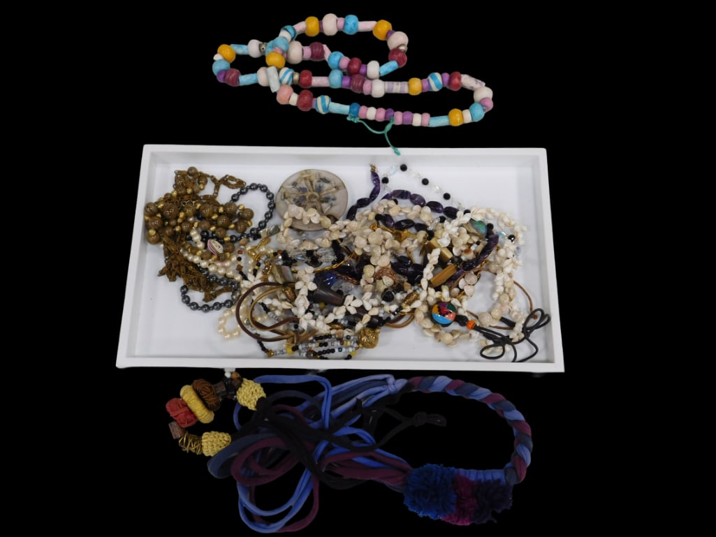 Costume Jewelry Lot: Costume Jewelry Lot Note: tray is not included