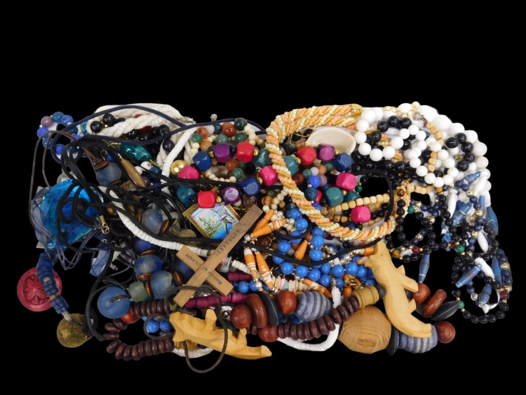 Costume Jewelry Lot: Costume Jewelry Lot Note: Tray is not included