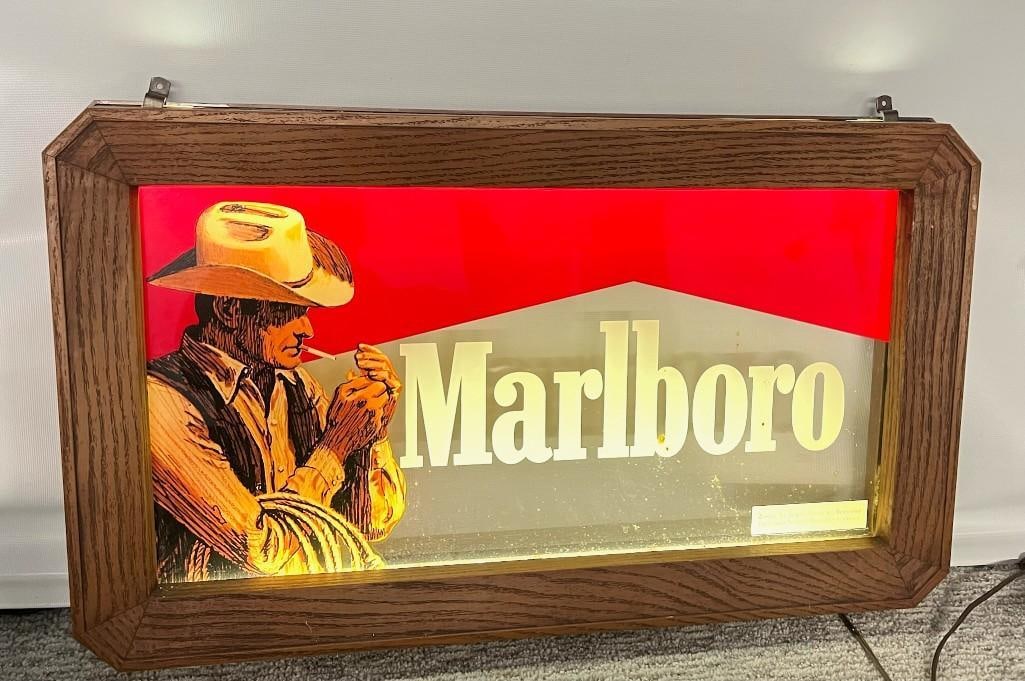 Vintage Marlboro Man Cowboy Lighted Display Sign Works 16" x 28" (1 of 3)