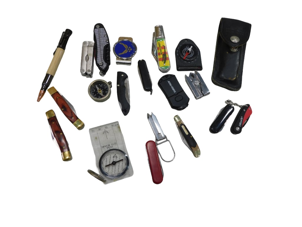 10 Pocket Knives and More (1 of 11)