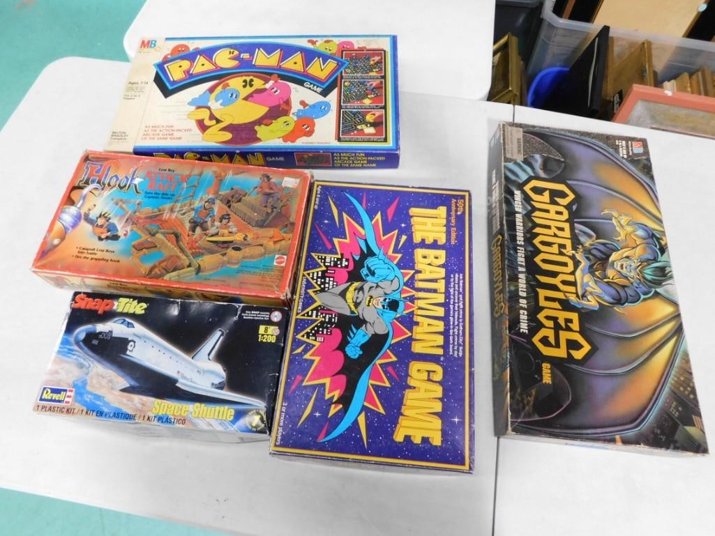 4 Vintage Games incl Pacman, Hook, Gargoyles, Etc Plus a Model Kit: 4 Vintage Games incl Pac-man, Hook, Gargoyles, The Batman Game Plus a Model Kit . Condition: unchecked for completeness