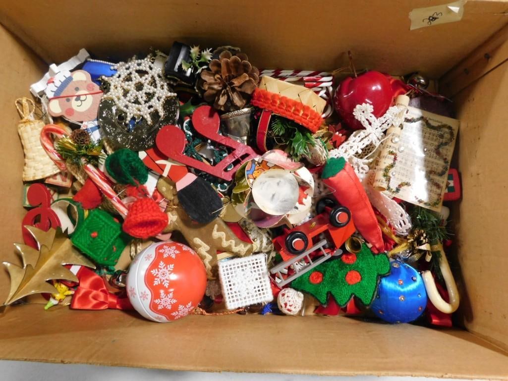 Lot of Vintage Christmas Ornaments: Lot of Vintage Christmas Ornaments