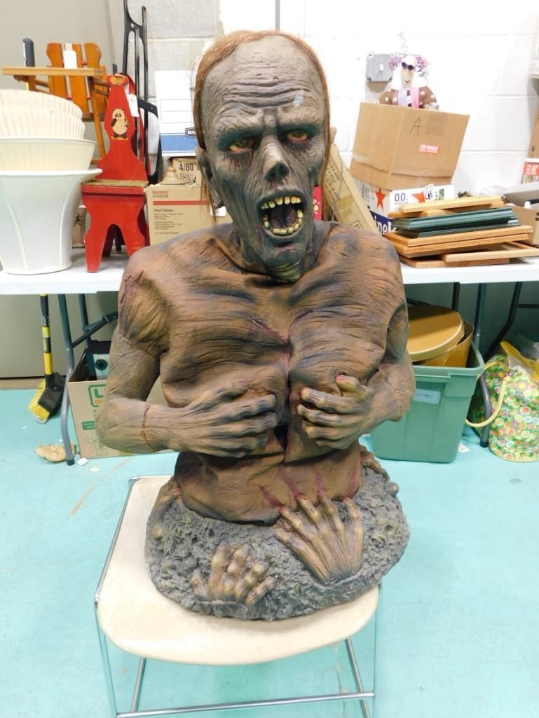 Halloween Animatronic Zombie / Monster / Living Dead Scary Figure Works: Halloween Animatronic Zombie / Monster / Living Dead Scary Figure, He works. He makes a scary sound and pulls open his chest to show his heart beating. Starts up when you touch him. Approximately 32" 