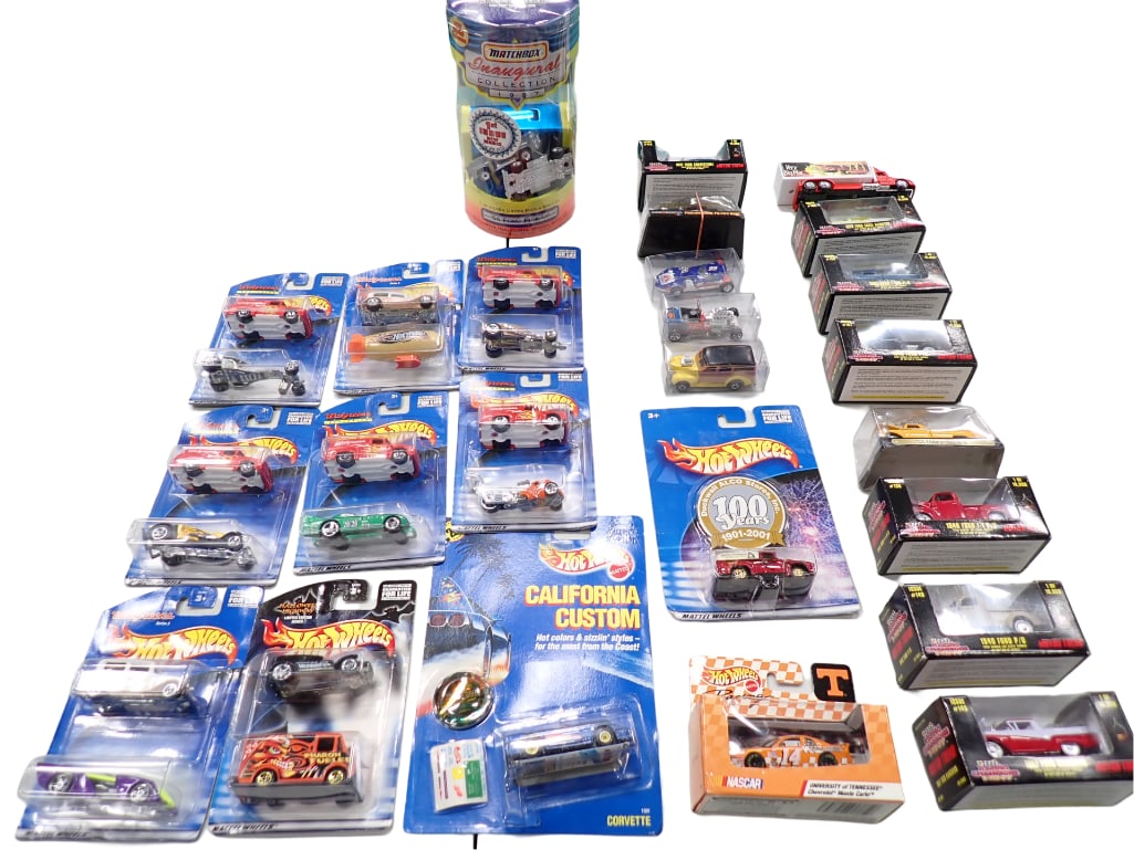 Hot Wheels Cars and Vehicles Approx 32 All New in Package: Lot of Hot Wheels Cars and Vehicles Approx 32 All New in Package