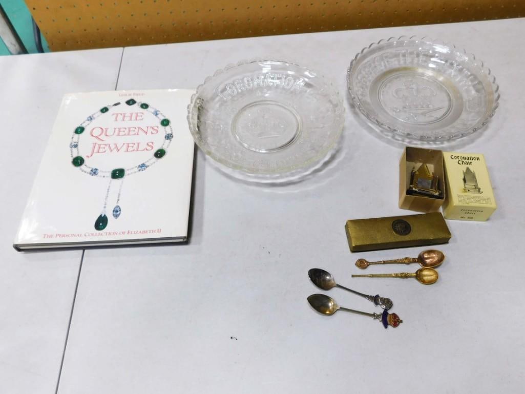 British Royal Family Items: The Queen's Jewels: The Personal Collection of Elizabeth II by Leslie (1 of 15)